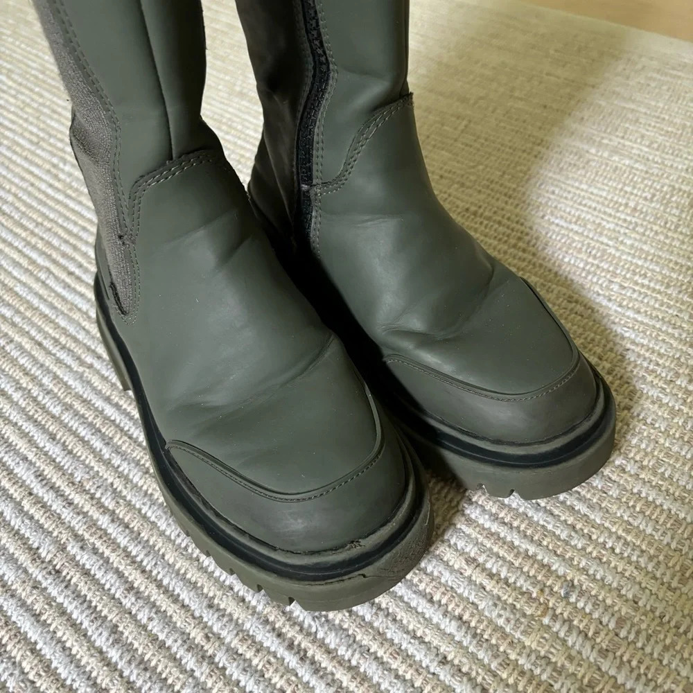 Zara Kids Lug Sole Rubberized boots in dark green black size 29 or US 10.5 - Picture 5 of 7